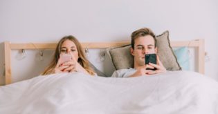 How Phone Snubbing, a.k.a. Phubbing, Is Ruining Relationships